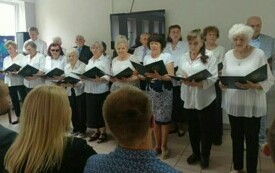 Uczestnicy DDPS w trakcie śpiewu pieśni religijnych 