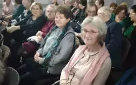 Seniory z Klubu Senior+ w sali Sochaczewskiego Centrum Kultury