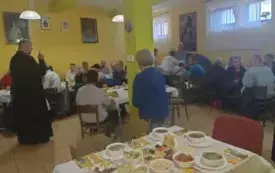 Ubodzy z terenu miasta na spotkaniu Wielkanocnym