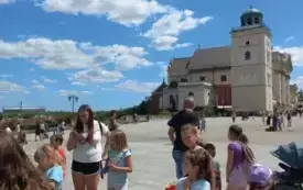 Dzieci z Naszej Bazy w trakcie wycieczki po Warszawie