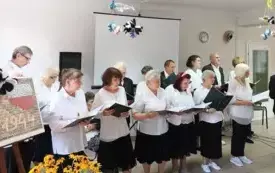 Uczestnicy Dziennego Domu Pomocy Społecznej w trakcie występu 