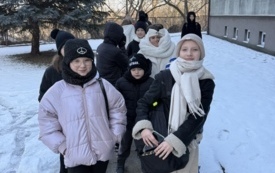 Dzieci ze świetlicy udający się do kina