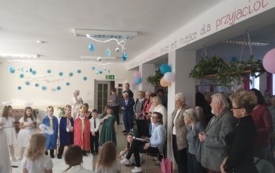 Przedszkolaki wraz z seniorami z DDPS