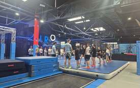 Dzieci w w centrum Airo Park Trampolin