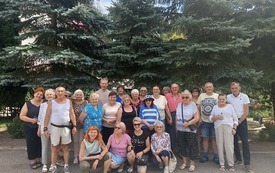 Seniorzy na terenie Koszel&oacute;wki