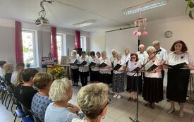 Występ artystyczny senior&oacute;w