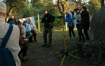 Zdjęcie do Uczestnicy "Klubu Senior+" poznawali wojenną historię miasta