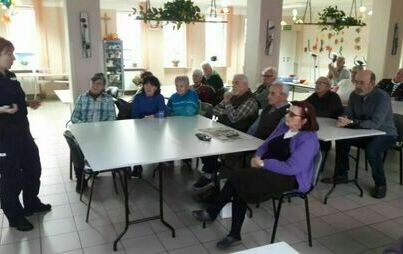 Zdjęcie do Bezpieczny senior w sieci: Spotkanie z policją w DDPS