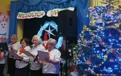 Zdjęcie do Uczestnicy Klubu Senior+ kolędowali w ŚDS