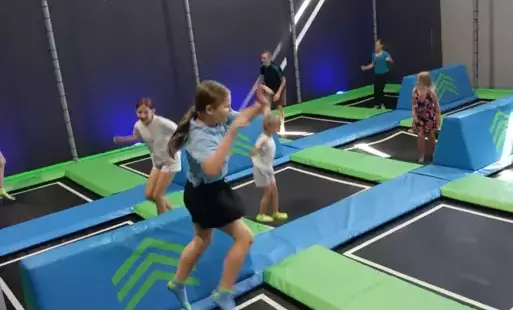 Zdjęcie do Ze świetlicy na trampoliny i do kina